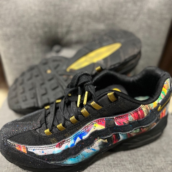 Airmax Nike Sneakers 6.5Y ( 8 women ) - Picture 1 of 3
